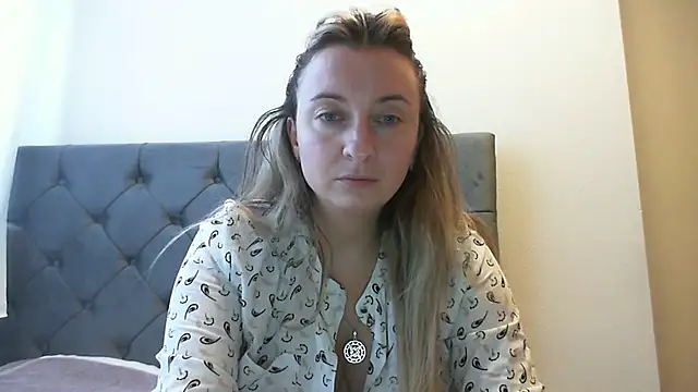 SusanCurt online show from 11/15/25, 12:02