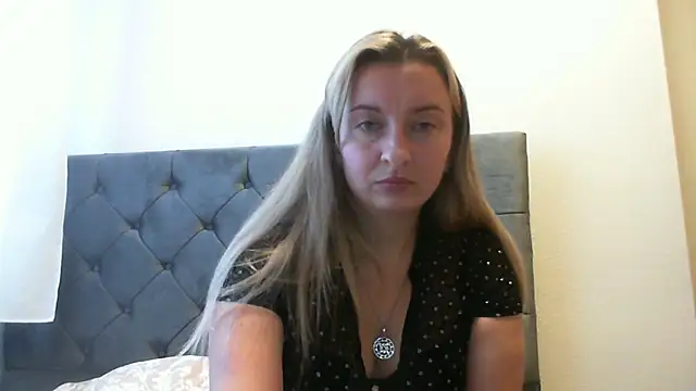 SusanCurt online show from 12/17/25, 12:11