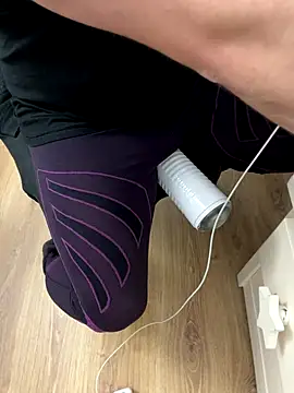 Snapshot of Mindnorthcam2 chatting on 11/30/25, 10:52 Mindnorthcam2 online show from 11/30/25, 10:52