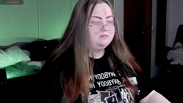 Snapshot of EMMA__CONNOR chatting on 03/17/25, 08:19 EMMA  CONNOR online show from 03/17/25, 08:19