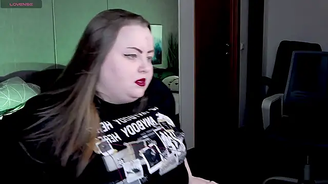 Snapshot of EMMA__CONNOR chatting on 03/18/25, 12:16 EMMA  CONNOR online show from 03/18/25, 12:16