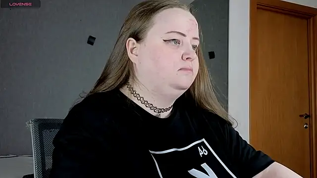 Snapshot of EMMA__CONNOR chatting on 09/30/25, 07:24 EMMA  CONNOR online show from 09/30/25, 07:24