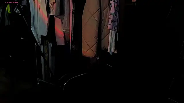 Snapshot of EMMA__CONNOR chatting on 10/12/25, 12:09 EMMA  CONNOR online show from 10/12/25, 12:09