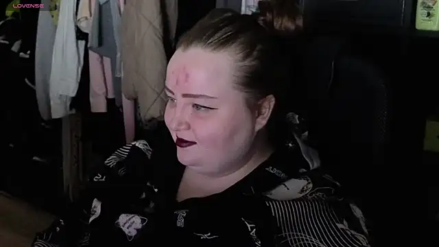 Snapshot of EMMA__CONNOR chatting on 10/15/25, 12:11 EMMA  CONNOR online show from 10/15/25, 12:11