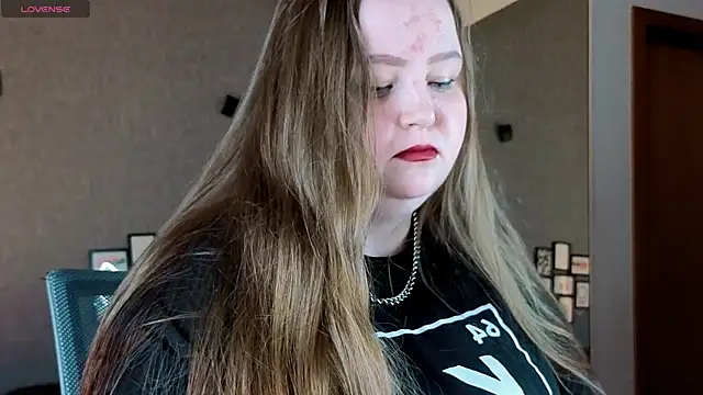 Snapshot of EMMA__CONNOR chatting on 10/20/25, 05:24 EMMA  CONNOR online show from 10/20/25, 05:24