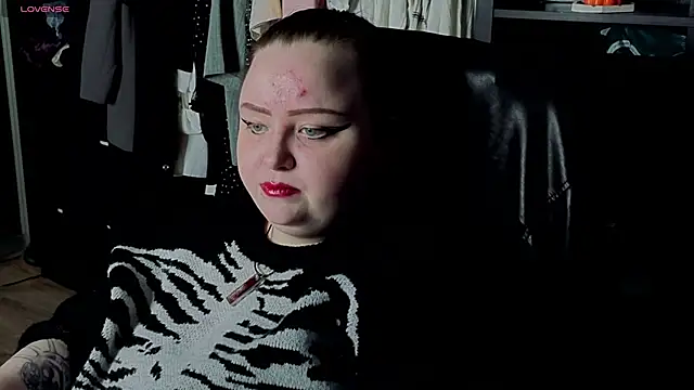 Snapshot of EMMA__CONNOR chatting on 10/31/25, 08:54 EMMA  CONNOR online show from 10/31/25, 08:54