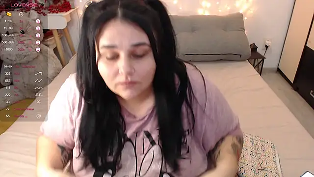 Snapshot of naughtykiss chatting on 12/18/24, 06:53 naughtykiss online show from 12/18/24, 06:53