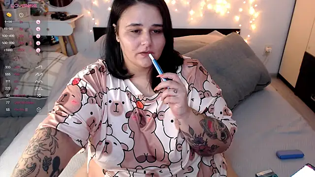 Snapshot of naughtykiss chatting on 09/19/25, 11:00 naughtykiss online show from 09/19/25, 11:00