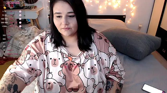 Snapshot of naughtykiss chatting on 09/27/25, 04:17 naughtykiss online show from 09/27/25, 04:17