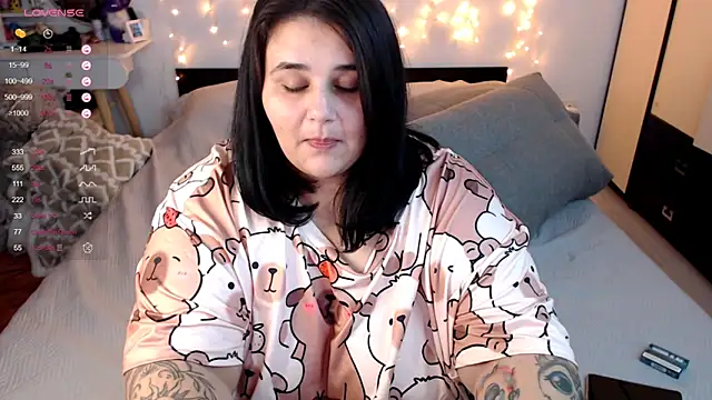 Snapshot of naughtykiss chatting on 10/15/25, 04:45 naughtykiss online show from 10/15/25, 04:45