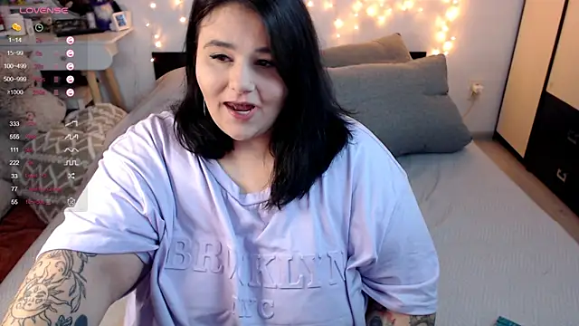 Snapshot of naughtykiss chatting on 10/19/25, 04:57 naughtykiss online show from 10/19/25, 04:57