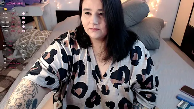 Snapshot of naughtykiss chatting on 10/25/25, 05:48 naughtykiss online show from 10/25/25, 05:48