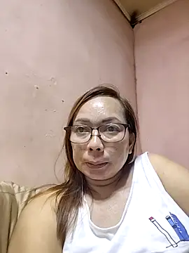 Snapshot of asianwet4u chatting on 05/04/26, 03:30 asianwet4u online show from 05/04/26, 03:30