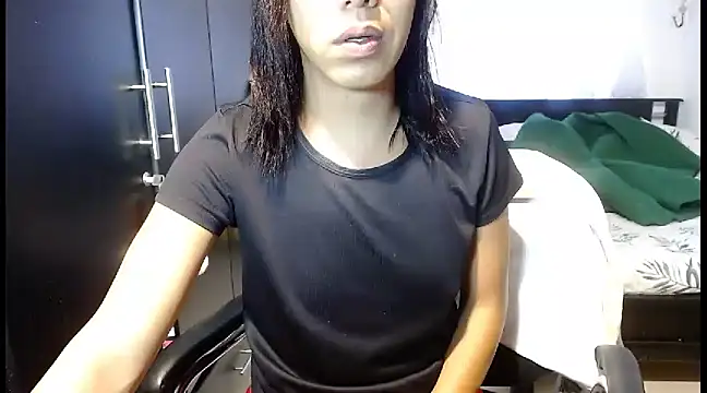 Snapshot of sensual_nataliee chatting on 12/18/24, 08:25 sensual nataliee online show from 12/18/24, 08:25