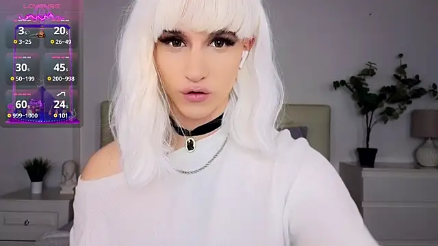 Snapshot of HelenSpellman chatting on 12/17/24, 12:45 HelenSpellman online show from 12/17/24, 12:45