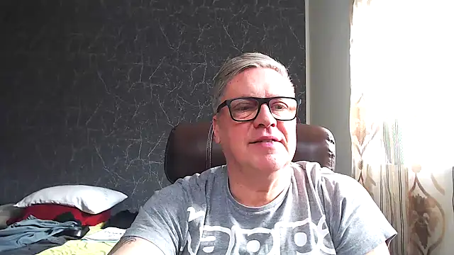 Snapshot of RobertStripX chatting on 02/04/25, 11:05 RobertStripX online show from 02/04/25, 11:05