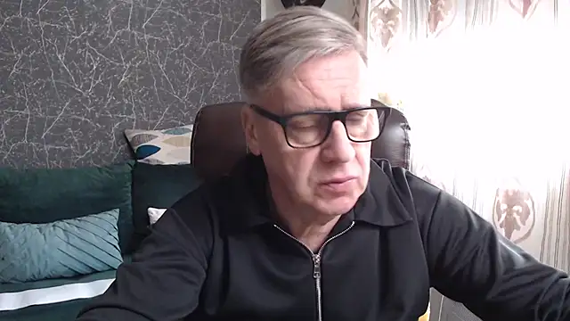 Snapshot of RobertStripX chatting on 03/01/26, 08:27 RobertStripX online show from 03/01/26, 08:27