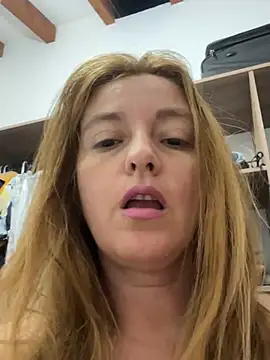 Snapshot of moniquerainx chatting on 12/27/24, 10:23 moniquerainx online show from 12/27/24, 10:23