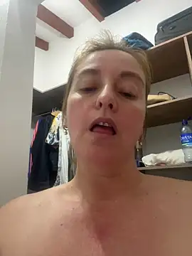 Snapshot of moniquerainx chatting on 01/04/25, 02:46 moniquerainx online show from 01/04/25, 02:46