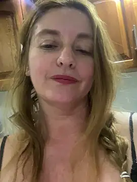 Snapshot of moniquerainx chatting on 03/22/25, 02:48 moniquerainx online show from 03/22/25, 02:48