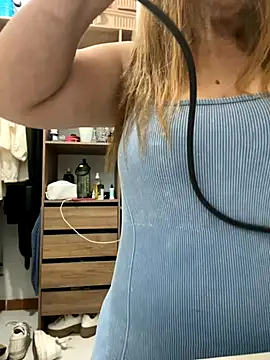 Snapshot of moniquerainx chatting on 09/29/25, 10:25 moniquerainx online show from 09/29/25, 10:25