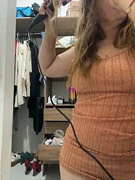 Snapshot of moniquerainx chatting on 10/23/25, 11:03 moniquerainx online show from 10/23/25, 11:03