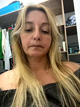 Snapshot of moniquerainx chatting on 12/03/25, 03:58 moniquerainx online show from 12/03/25, 03:58