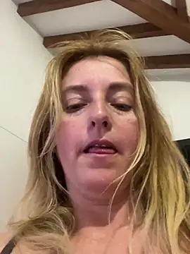 Snapshot of moniquerainx chatting on 04/20/26, 03:37 moniquerainx online show from 04/20/26, 03:37