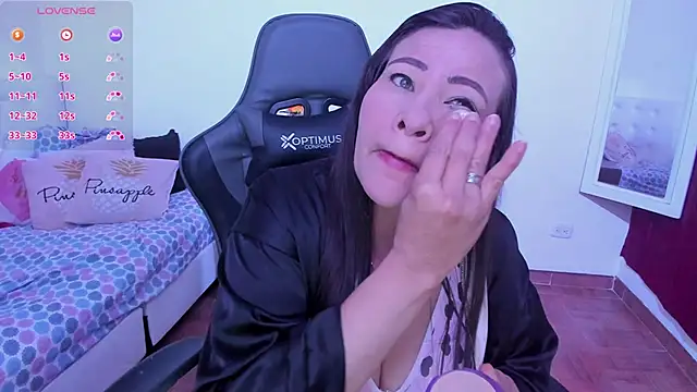 esmeralda milf online show from 03/18/25, 08:48