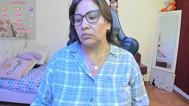 esmeralda milf online show from 03/29/26, 08:31