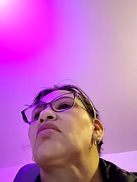 esmeralda milf online show from 05/28/26, 02:25