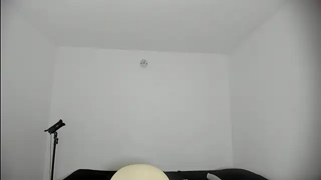 Snapshot of SARA_TS_FOX chatting on 12/13/25, 11:21 SARA TS FOX online show from 12/13/25, 11:21