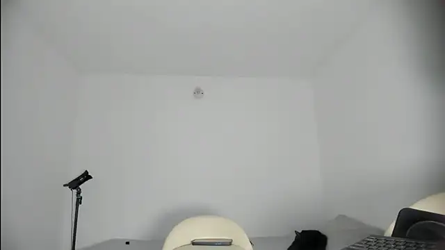 Snapshot of SARA_TS_FOX chatting on 12/15/25, 06:45 SARA TS FOX online show from 12/15/25, 06:45