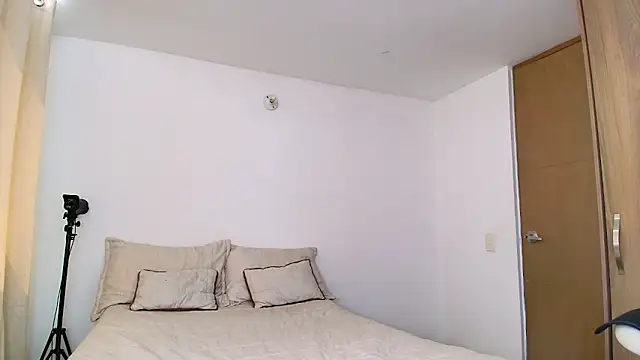 SARA TS FOX online show from 03/01/26, 03:47