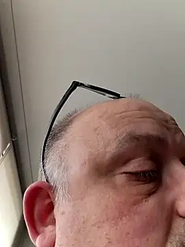 Snapshot of Bibear197511 chatting on 10/16/25, 08:59 Bibear197511 online show from 10/16/25, 08:59