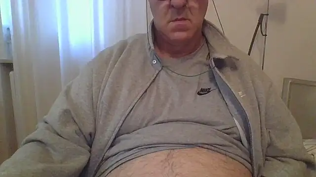 Snapshot of ANONIMO7735 chatting on 03/06/25, 06:08 ANONIMO7735 online show from 03/06/25, 06:08