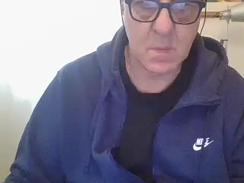 Snapshot of ANONIMO7735 chatting on 03/23/25, 09:10 ANONIMO7735 online show from 03/23/25, 09:10