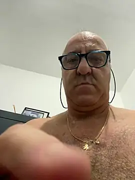 Snapshot of ANONIMO7735 chatting on 09/09/25, 09:25 ANONIMO7735 online show from 09/09/25, 09:25