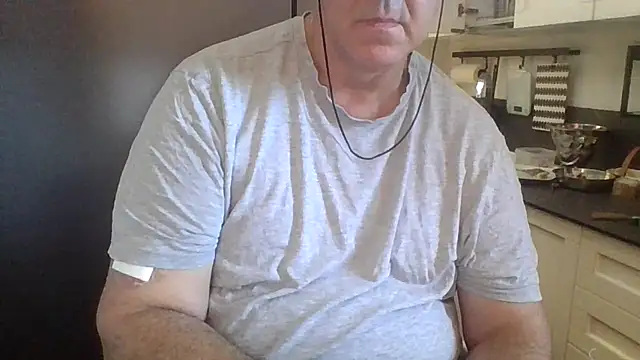 Snapshot of ANONIMO7735 chatting on 09/27/25, 10:31 ANONIMO7735 online show from 09/27/25, 10:31