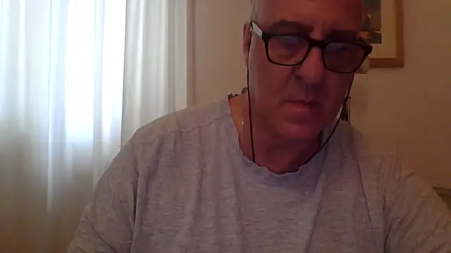 Snapshot of ANONIMO7735 chatting on 09/29/25, 09:25 ANONIMO7735 online show from 09/29/25, 09:25