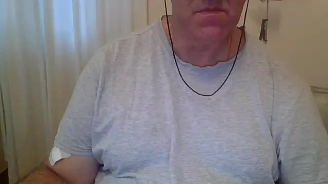 Snapshot of ANONIMO7735 chatting on 09/30/25, 05:01 ANONIMO7735 online show from 09/30/25, 05:01