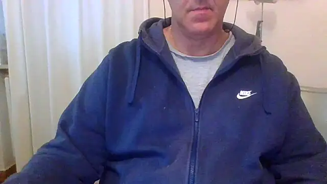 Snapshot of ANONIMO7735 chatting on 10/03/25, 05:04 ANONIMO7735 online show from 10/03/25, 05:04