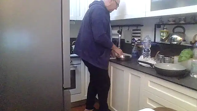 Snapshot of ANONIMO7735 chatting on 10/24/25, 09:49 ANONIMO7735 online show from 10/24/25, 09:49