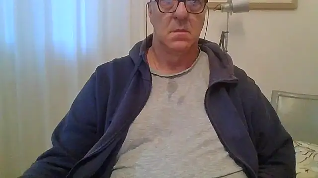 Snapshot of ANONIMO7735 chatting on 10/27/25, 05:44 ANONIMO7735 online show from 10/27/25, 05:44