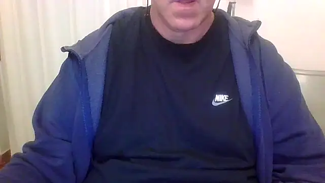 Snapshot of ANONIMO7735 chatting on 10/31/25, 04:52 ANONIMO7735 online show from 10/31/25, 04:52