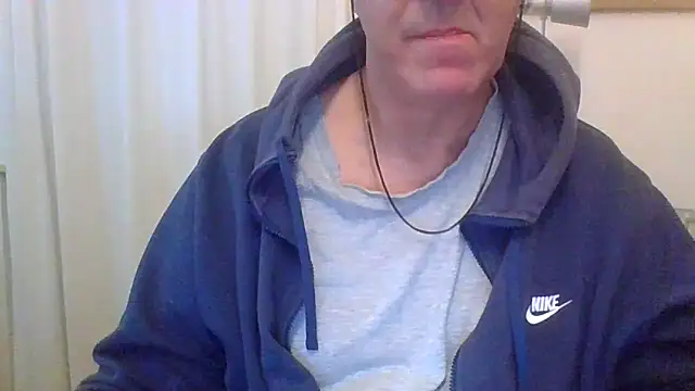 Snapshot of ANONIMO7735 chatting on 11/10/25, 05:28 ANONIMO7735 online show from 11/10/25, 05:28