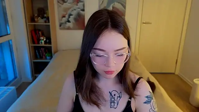 MilenaSaint online show from 05/11/26, 03:45