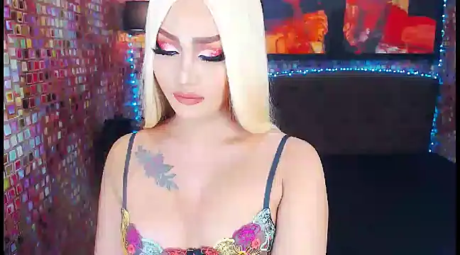 Snapshot of KylieMaxwellCaulfield_TS chatting on 02/12/25, 01:09 KylieMaxwellCaulfield TS online show from 02/12/25, 01:09