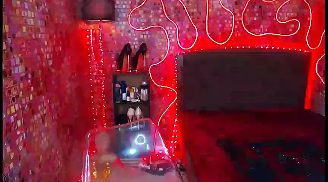 Snapshot of KylieMaxwellCaulfield_TS chatting on 03/21/25, 05:11 KylieMaxwellCaulfield TS online show from 03/21/25, 05:11