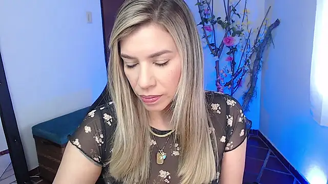 ms sofia x online show from 10/30/25, 03:13